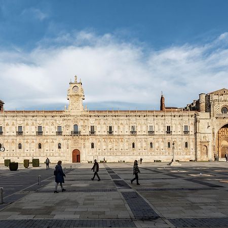 Parador De Turismo De León Esterno foto The University of Salamanca