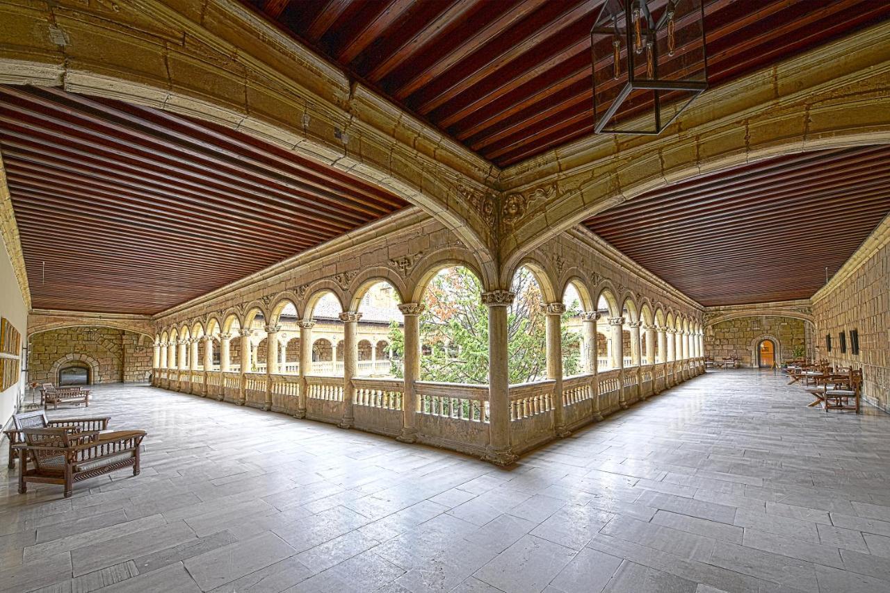Parador De Turismo De León Esterno foto The University of Navarra