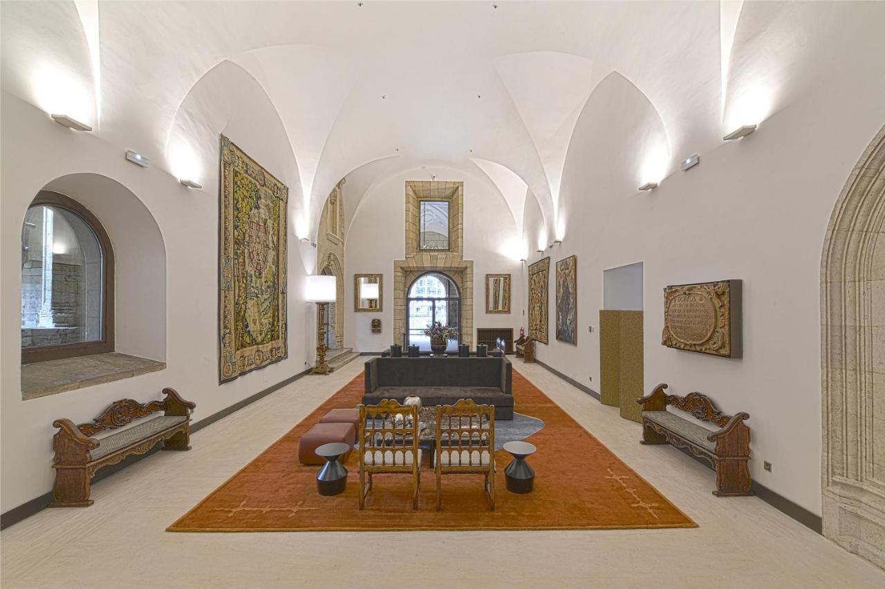 Parador De Turismo De León Esterno foto The interior of the museum
