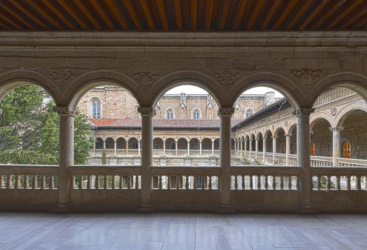 Parador De Turismo De León Esterno foto The cloister of the University of Valencia