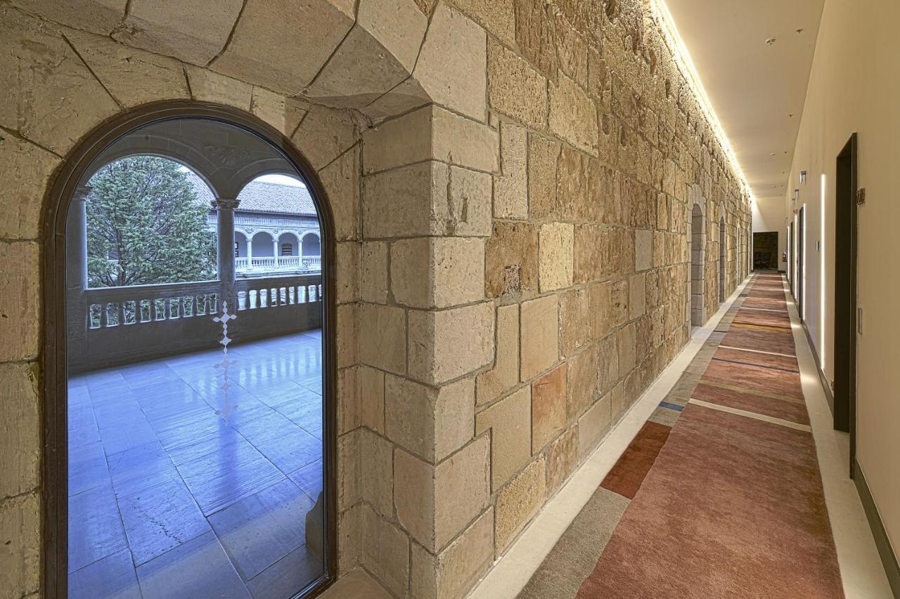 Parador De Turismo De León Esterno foto Interior of the hotel
