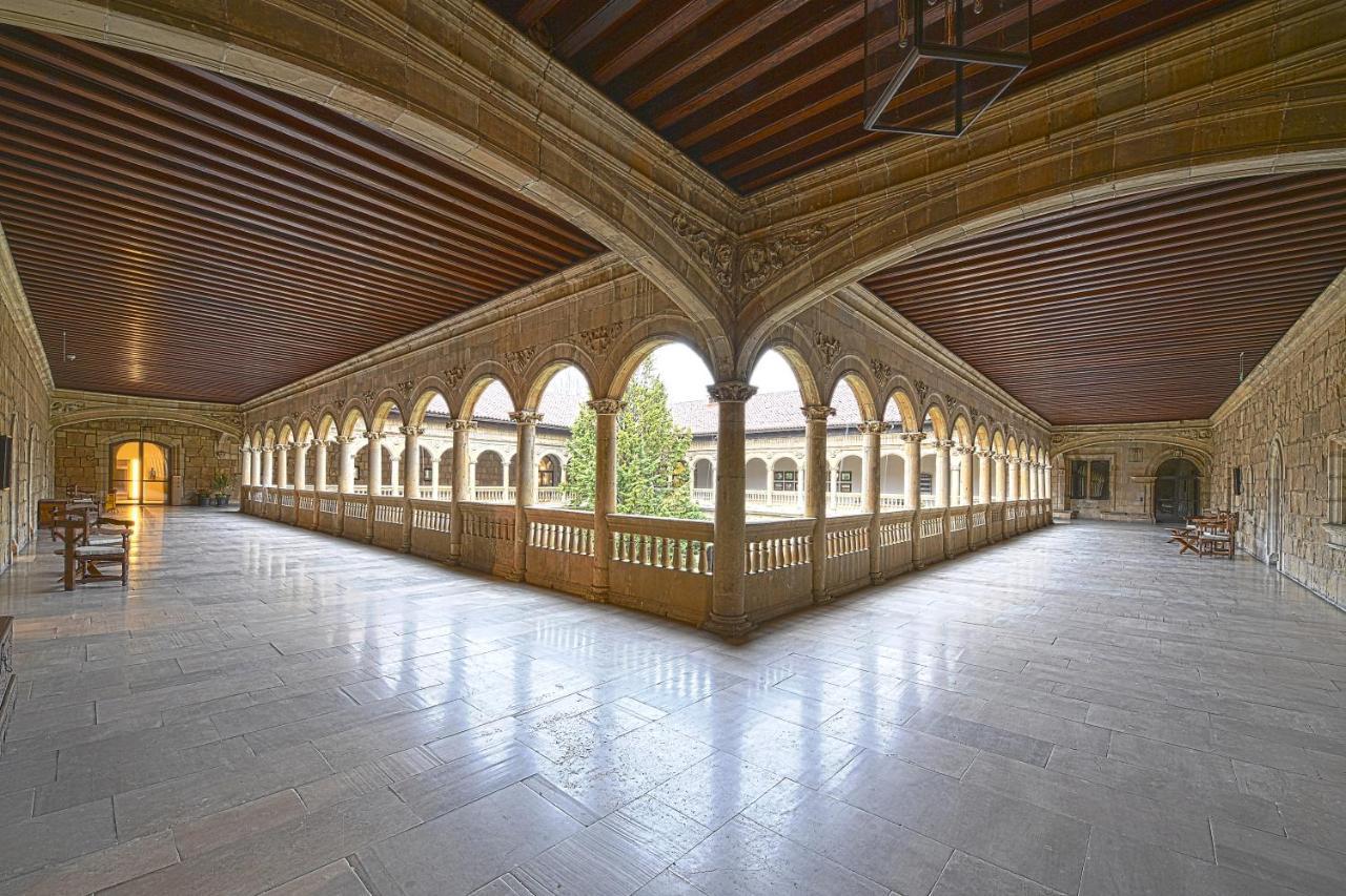Parador De Turismo De León Esterno foto University of Murcia