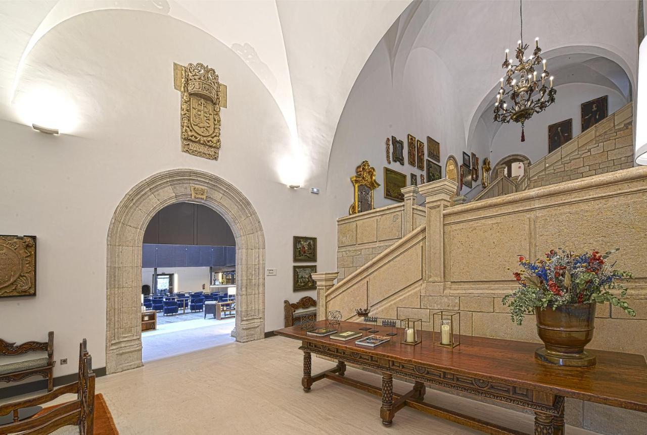 Parador De Turismo De León Esterno foto The interior of the Great Hall