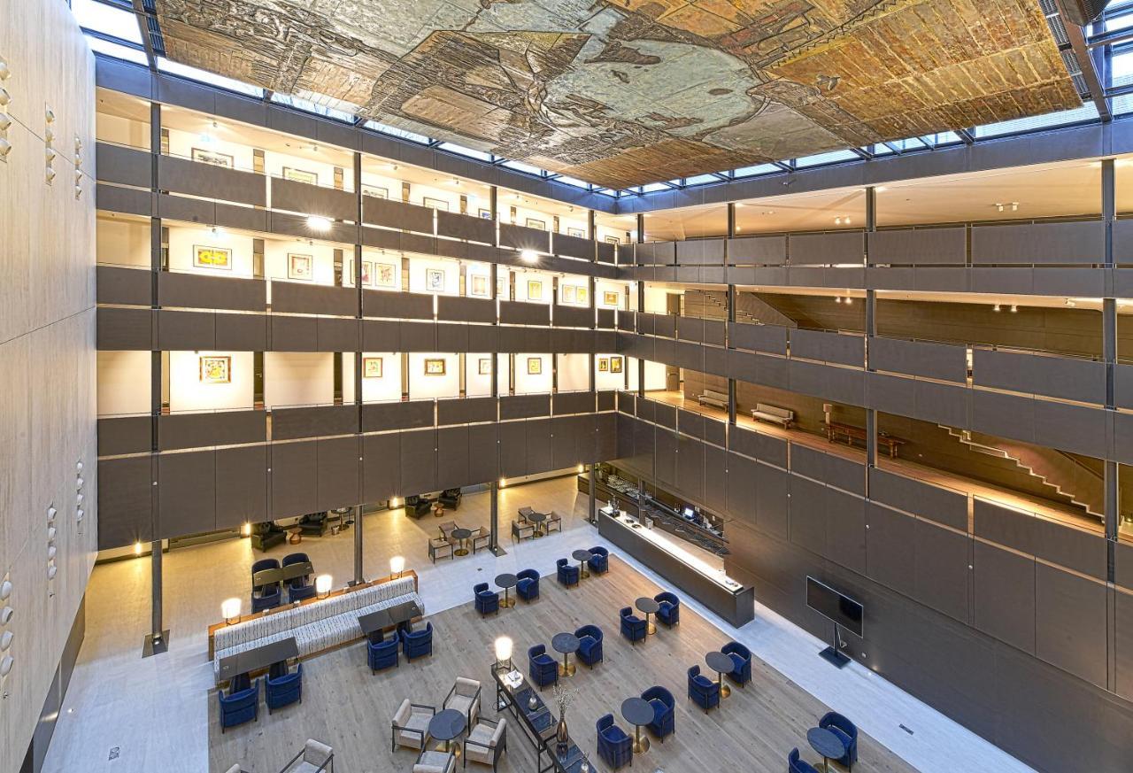 Parador De Turismo De León Esterno foto The atrium of the new building