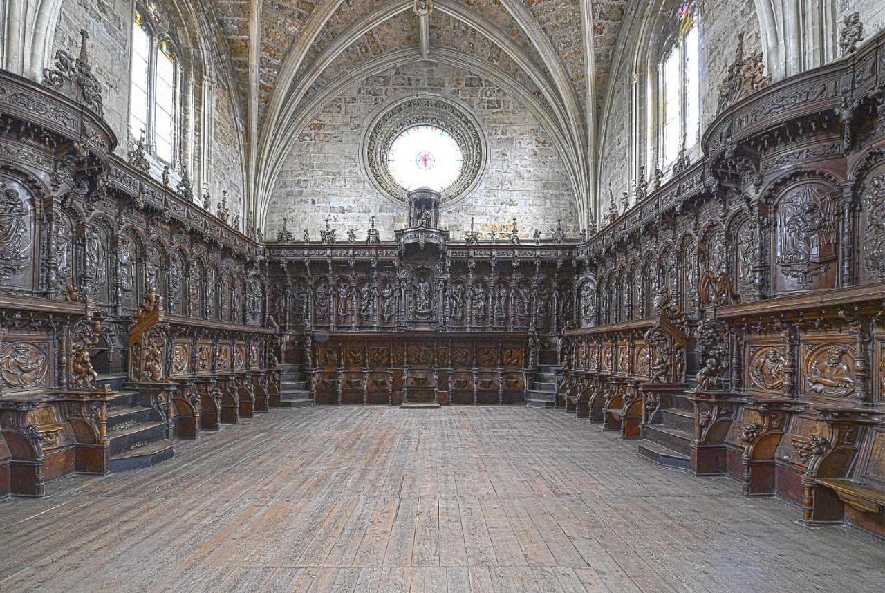Parador De Turismo De León Esterno foto The choir